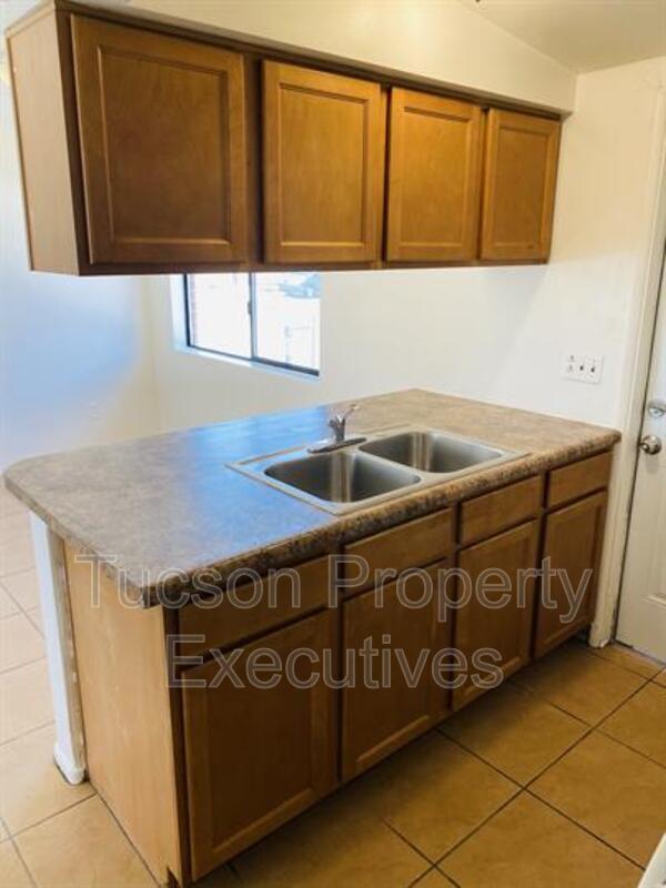 Foto del edificio - 1654 N Beverly Ave