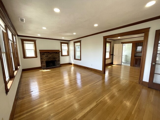 Building Photo - 58 Edgecliff Rd