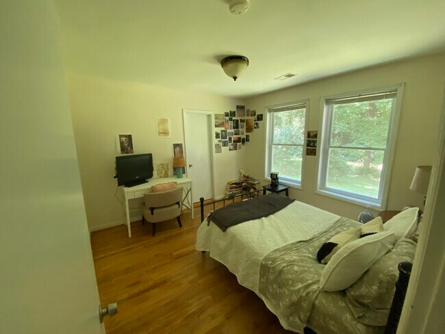 Dormitorio - 1640 Oak Grove Rd