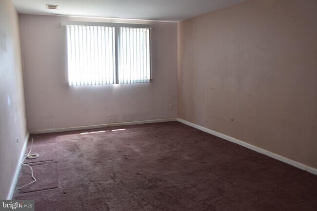 Foto del edificio - 463 College Dr E