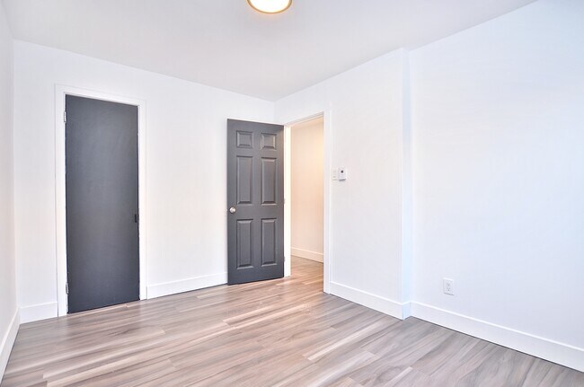 Building Photo - 9461 Rue de Martigny