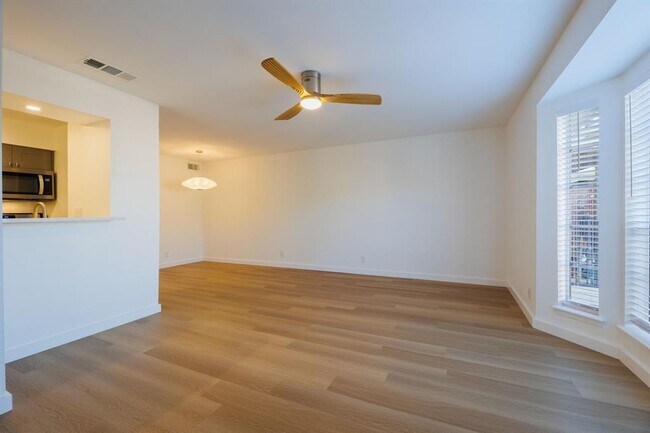 Foto del edificio - 7920 Rockwood Ln