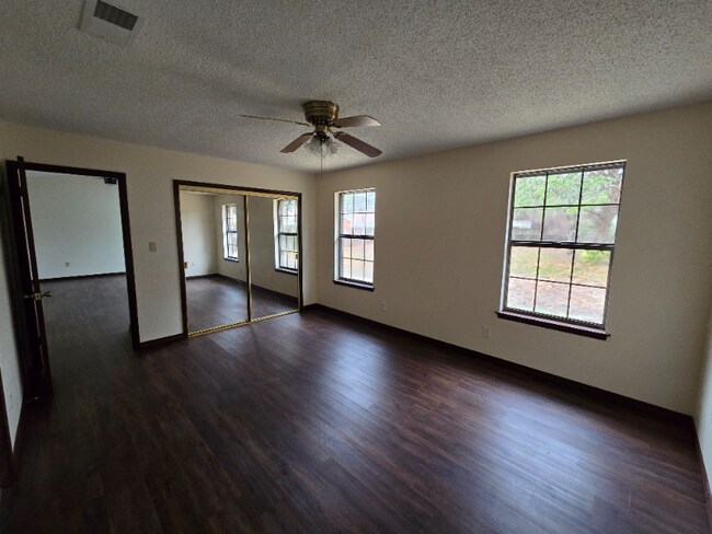 Foto del edificio - 199 Lakeside Ln