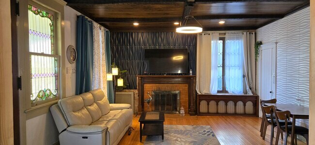 Foto del edificio - 1718 Capouse Ave