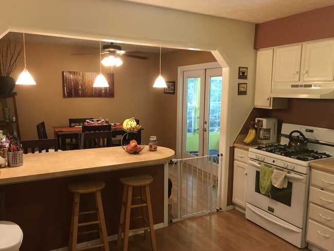 Foto del edificio - 1523 Tonti Ln NW