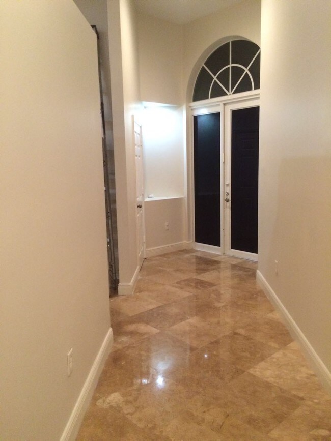 Foto del edificio - 5103 Madison Lakes Cir E