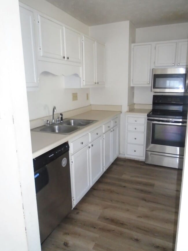 Building Photo - Beaver Creek South