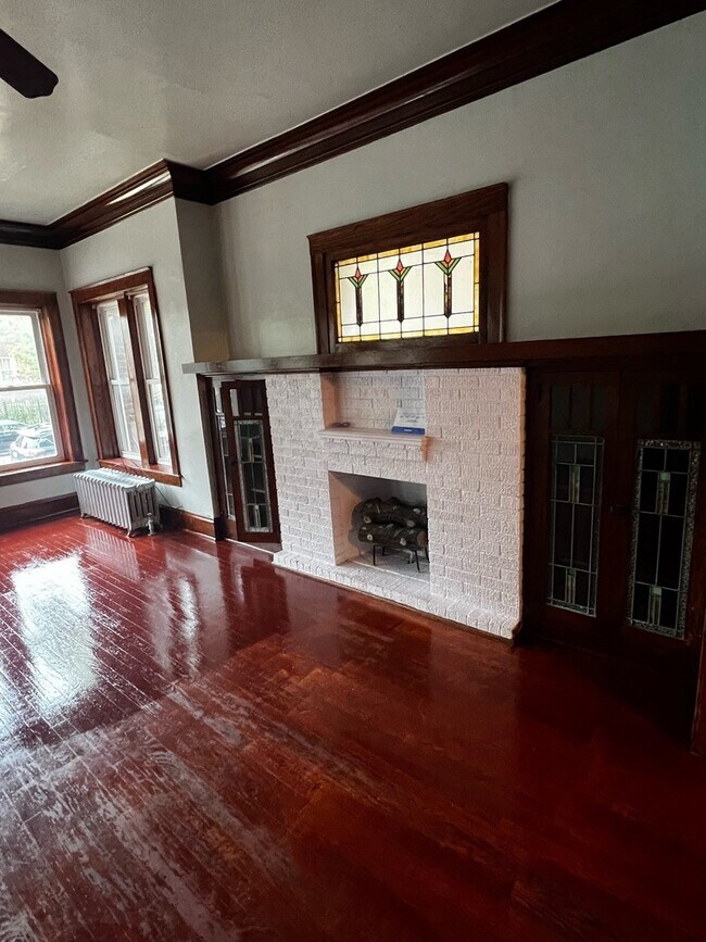 Foto del edificio - 2450 N Hamlin Ave