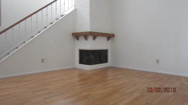 Building Photo - 3 Bedroom 2 Bathroom Near ASU! Full size W...