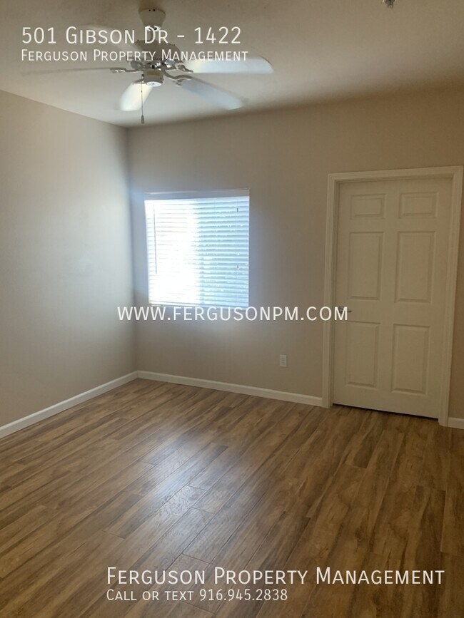 Building Photo - Fantastic Two Bedroom Condo with Detached ...