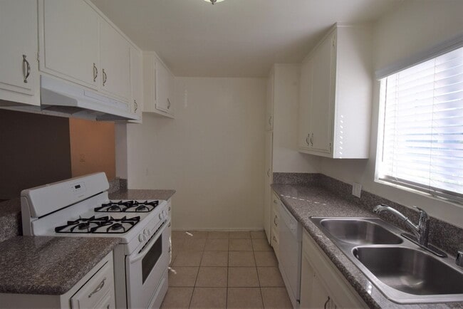 Building Photo - 10745 Hortense St