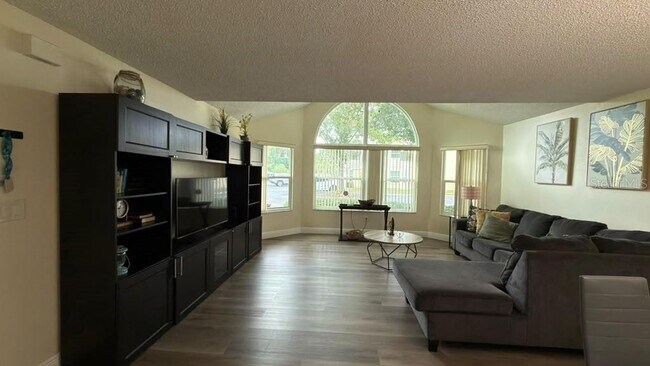 Building Photo - 5003 Laguna Bay Cir