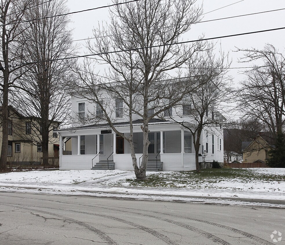 Building Photo - 14 Maple St