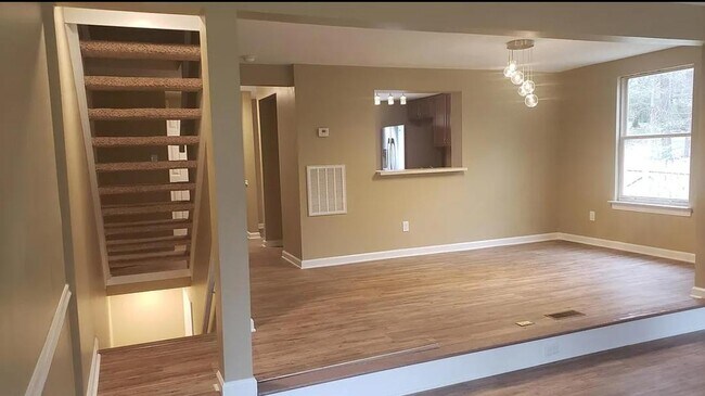Building Photo - 1701 Kayla Ct