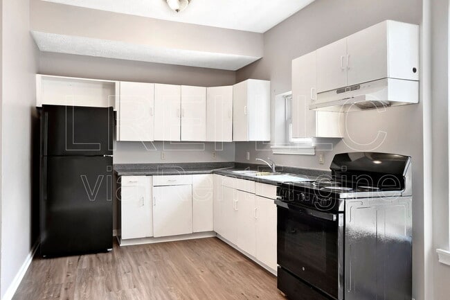 Foto del edificio - 1402 Berry Blvd