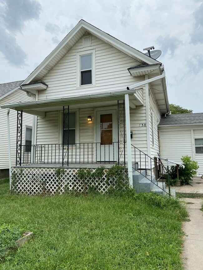 Building Photo - 740 Y St