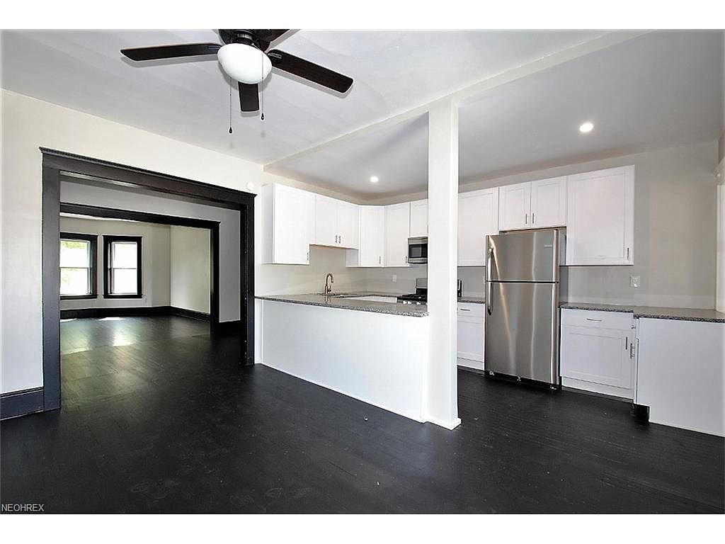 Primary Photo - 1374 Cove Ave