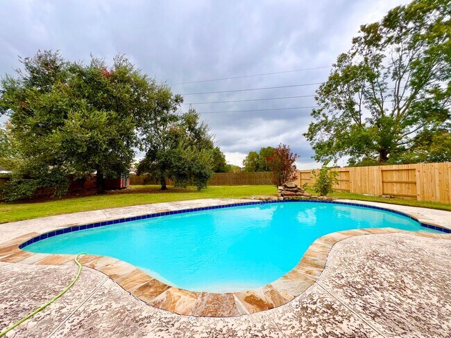Building Photo - Spacious Home with Pool in Sugar Land, TX
