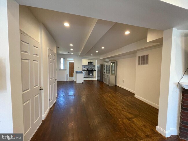 Foto del edificio - 127 Hamilton St NW