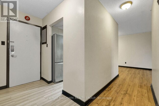 Building Photo - 2041 Arrowsmith Dr