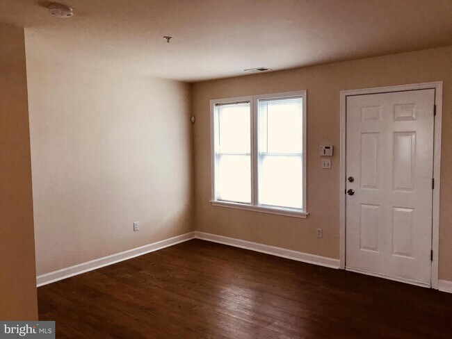 Building Photo - 2508 Kent Village Dr