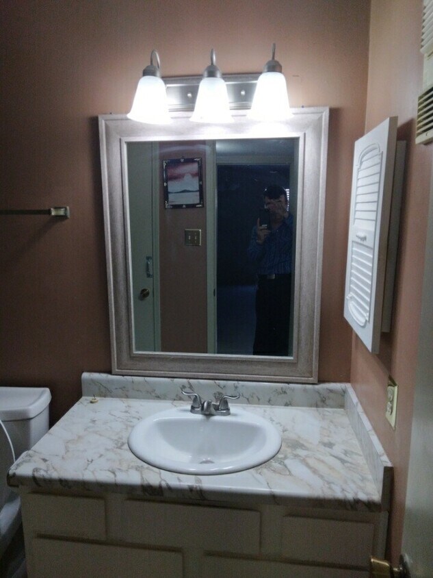bathroom - 9350 Country Creek Dr (Houston, TX)
