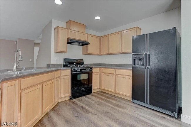 Building Photo - 7021 Town Forest Ave