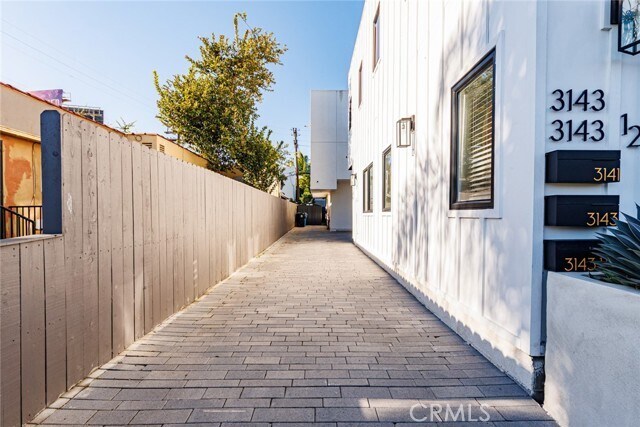 Foto del edificio - 3143 S Halm Ave