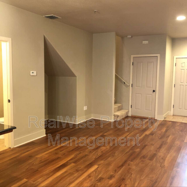 Foto del edificio - 2210 E Barnett Rd