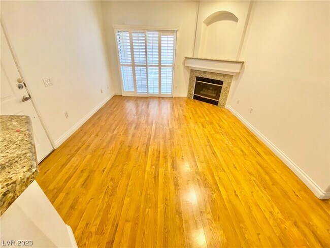 Foto del edificio - 5415 W Harmon Ave
