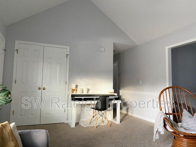 Building Photo - 1400 Squire Ridge Dr