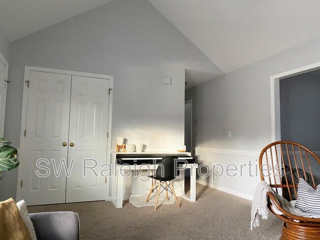 Foto del edificio - 1400 Squire Ridge Dr