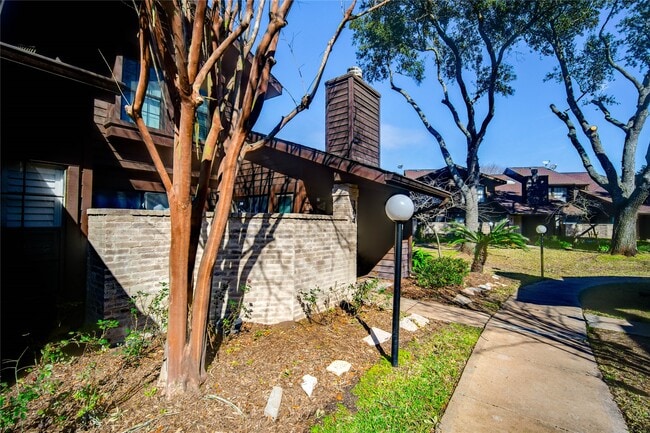 Foto del edificio - 2510 Grants Lake Blvd
