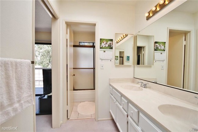 Building Photo - 2 br, 3 bath  - 1080 Walnut Grove Ave Apt B