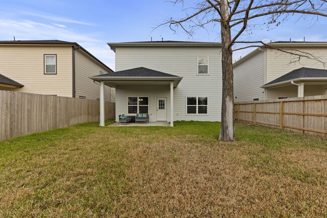 Building Photo - 2209 Silverbonnet St