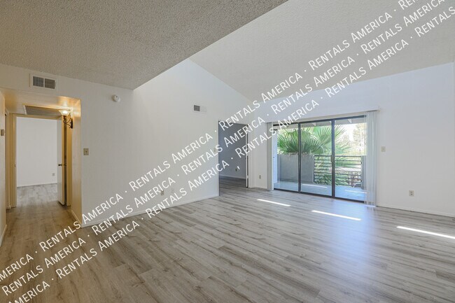 Foto del edificio - 6480 N 82nd St