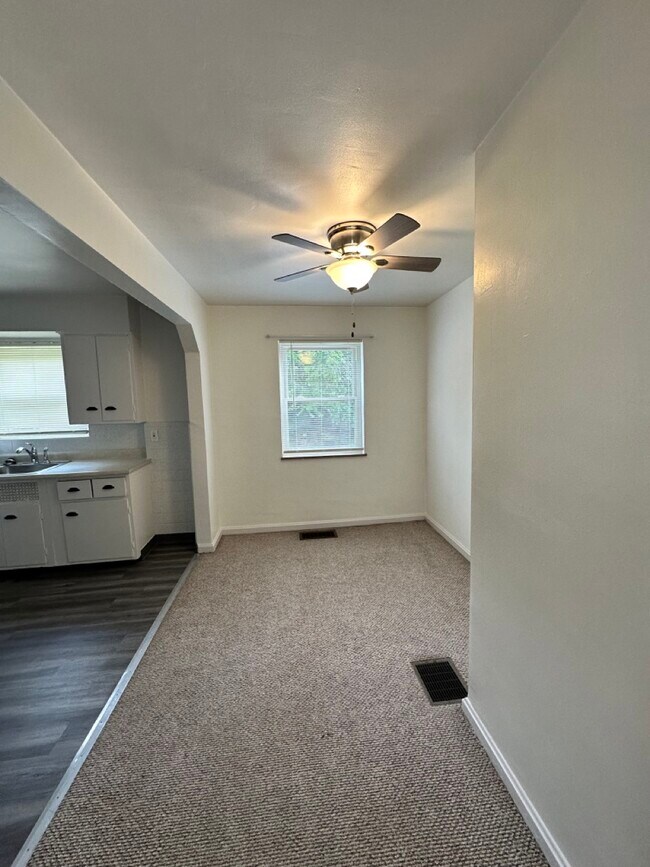 Foto del edificio - 2631 Bremont Ave