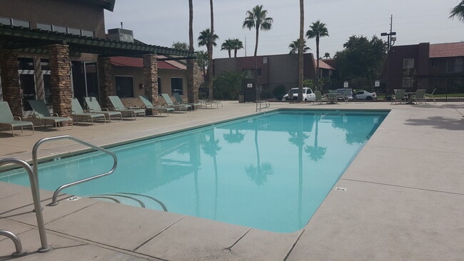 Foto del edificio - 5098 River Glen Dr