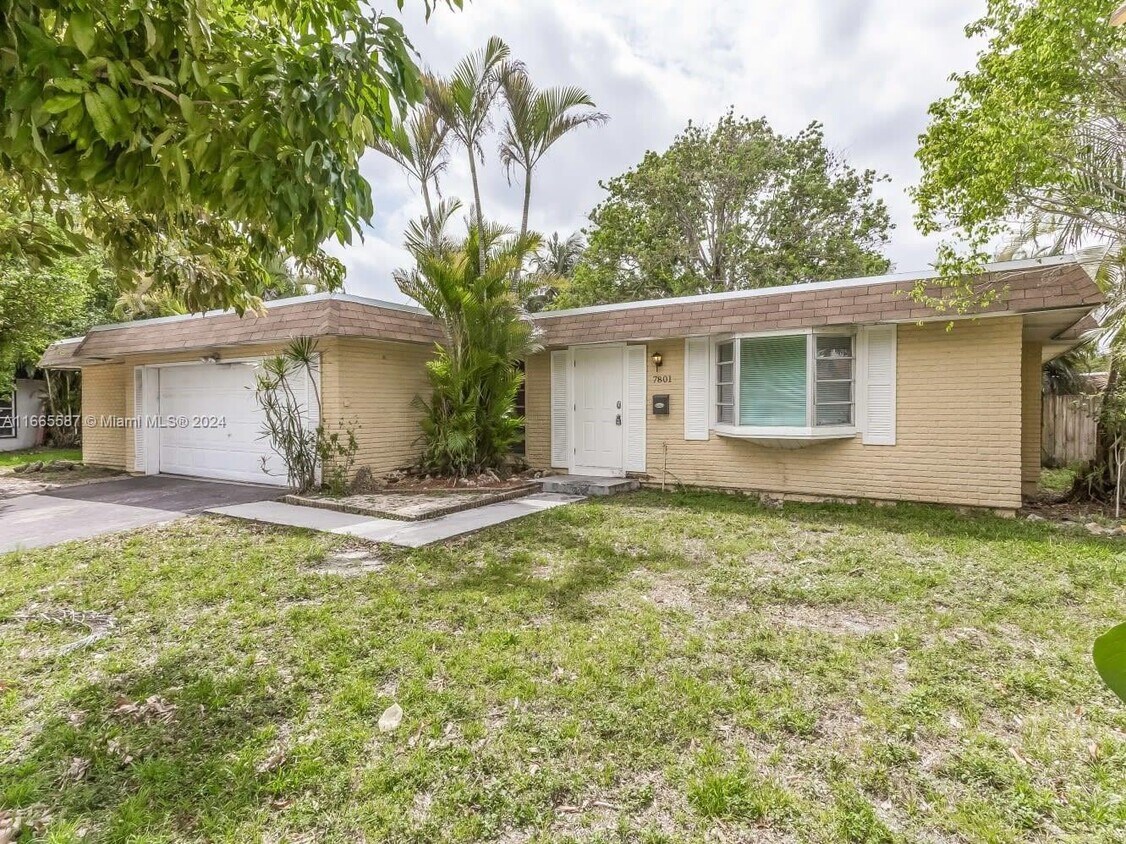 Primary Photo - 7801 NW 67th Ave