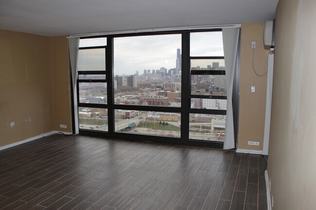 Foto del edificio - 2605 S Indiana Ave