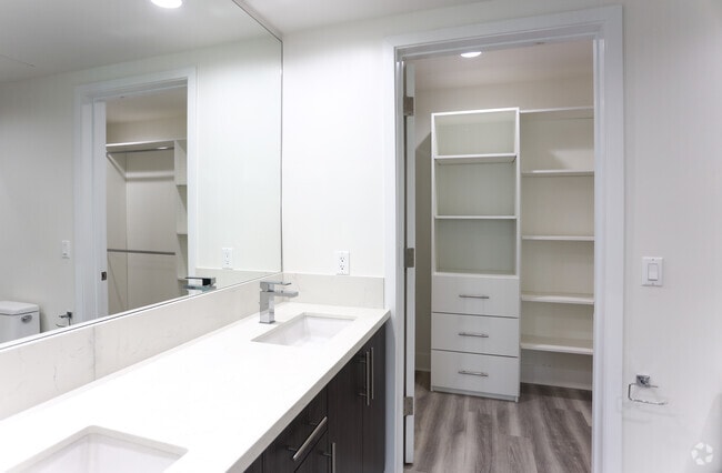 2BR, 2BA-1086 SF - The Luxe Residential