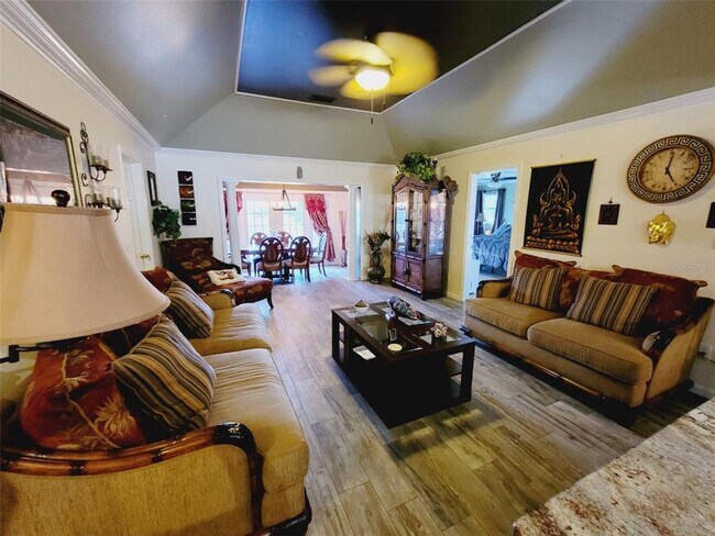 Building Photo - 1020 Villa Ln