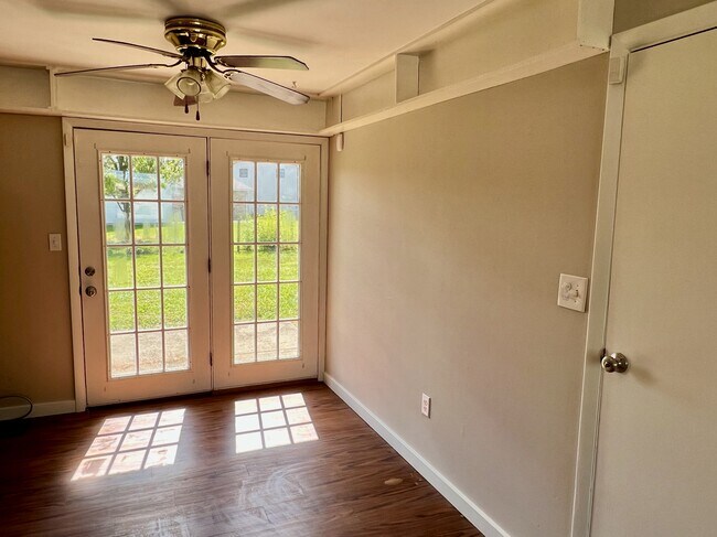 Building Photo - 396 Alta Pl