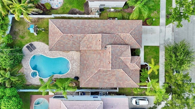 Building Photo - Verona Lake Drive, Weston, FL 33326 - 4 BR 2.5 BA single-family home