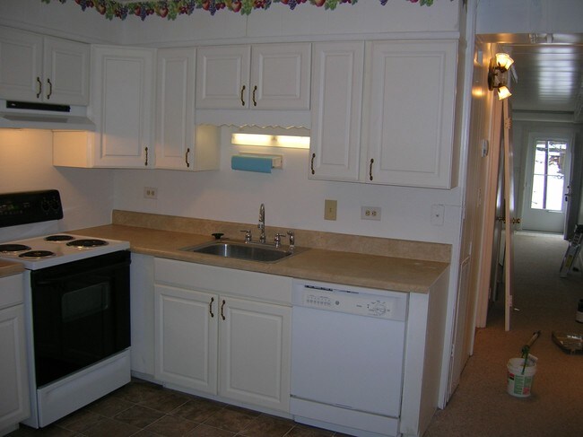 Building Photo - 308 Valley Rd Extension