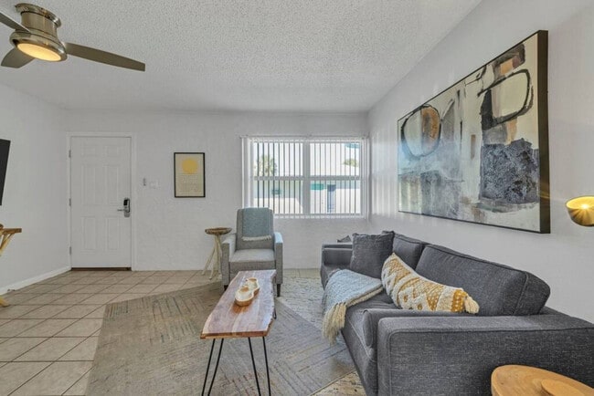 Foto del edificio - 302 Santa Rosa Blvd