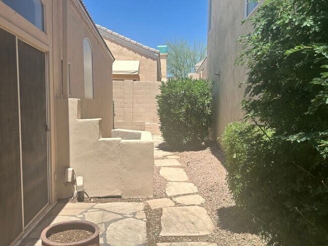 Building Photo - AHWATUKEE GATED, REMODELED SINGLE LEVEL 2 ...