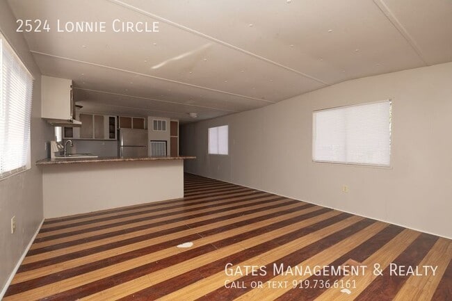 Building Photo - Single Wide Mobile Home on Large Lot in Hi...