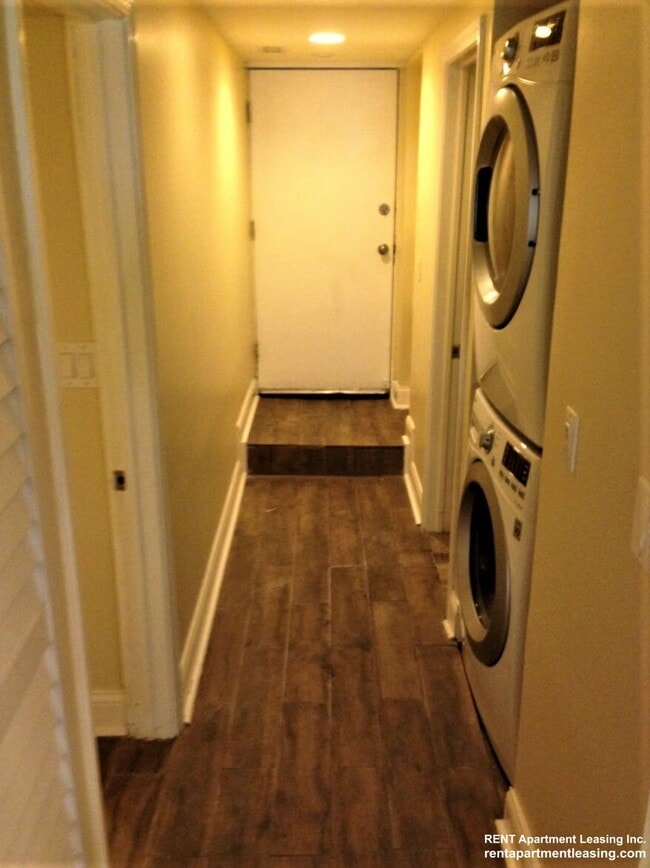 Foto del edificio - 2433 N Meade Ave