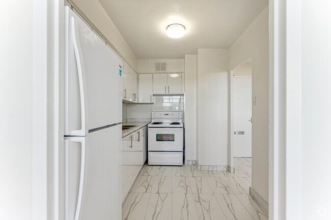 1BR, 1BA - 801SF - Kitchen - Rowena Drive